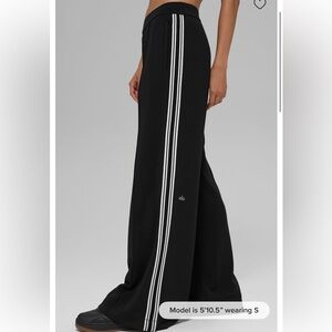 NWT Alo Track Star Wide Leg Pant